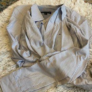 Tommy Hilfiger dress button down. Great condition!